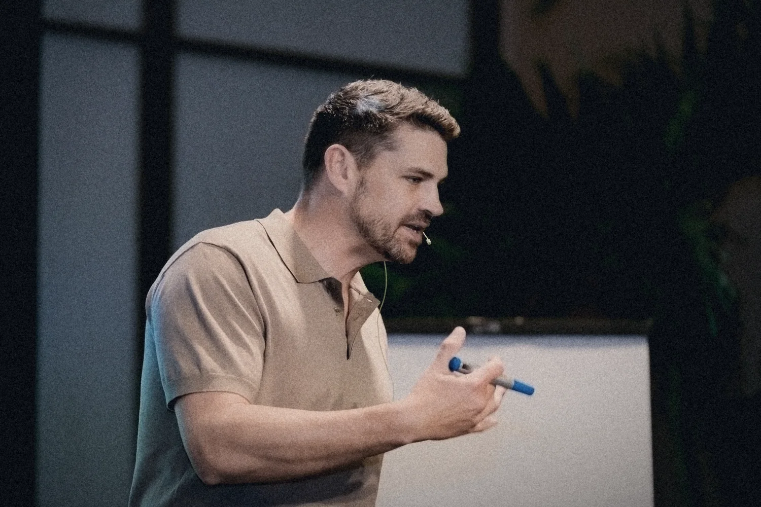 Erik Kruger facilitating a leadership workshop session